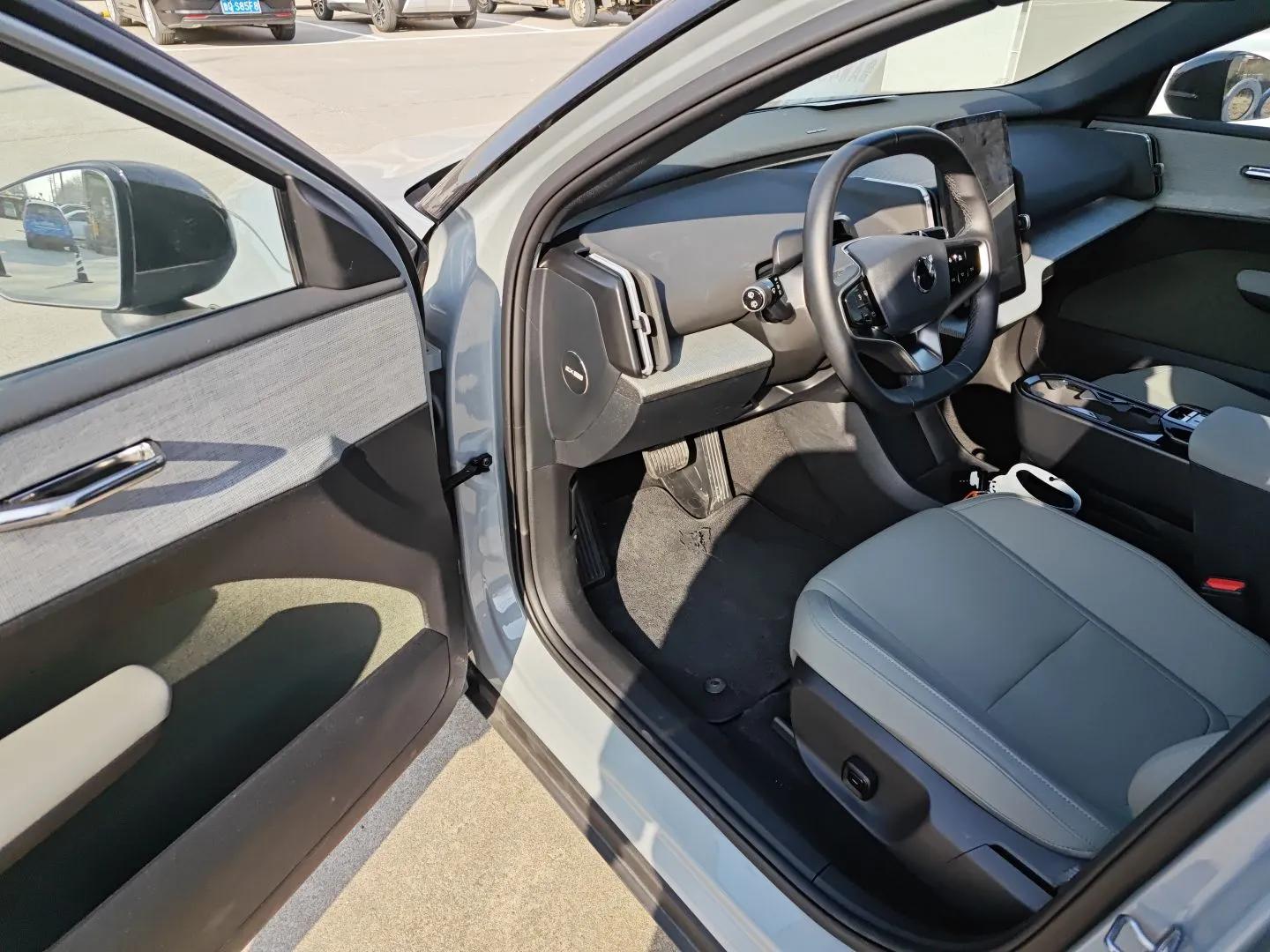 Volvo EX30 2025 Rear-Drive Long-Range Version Ultra — миниатюра 21