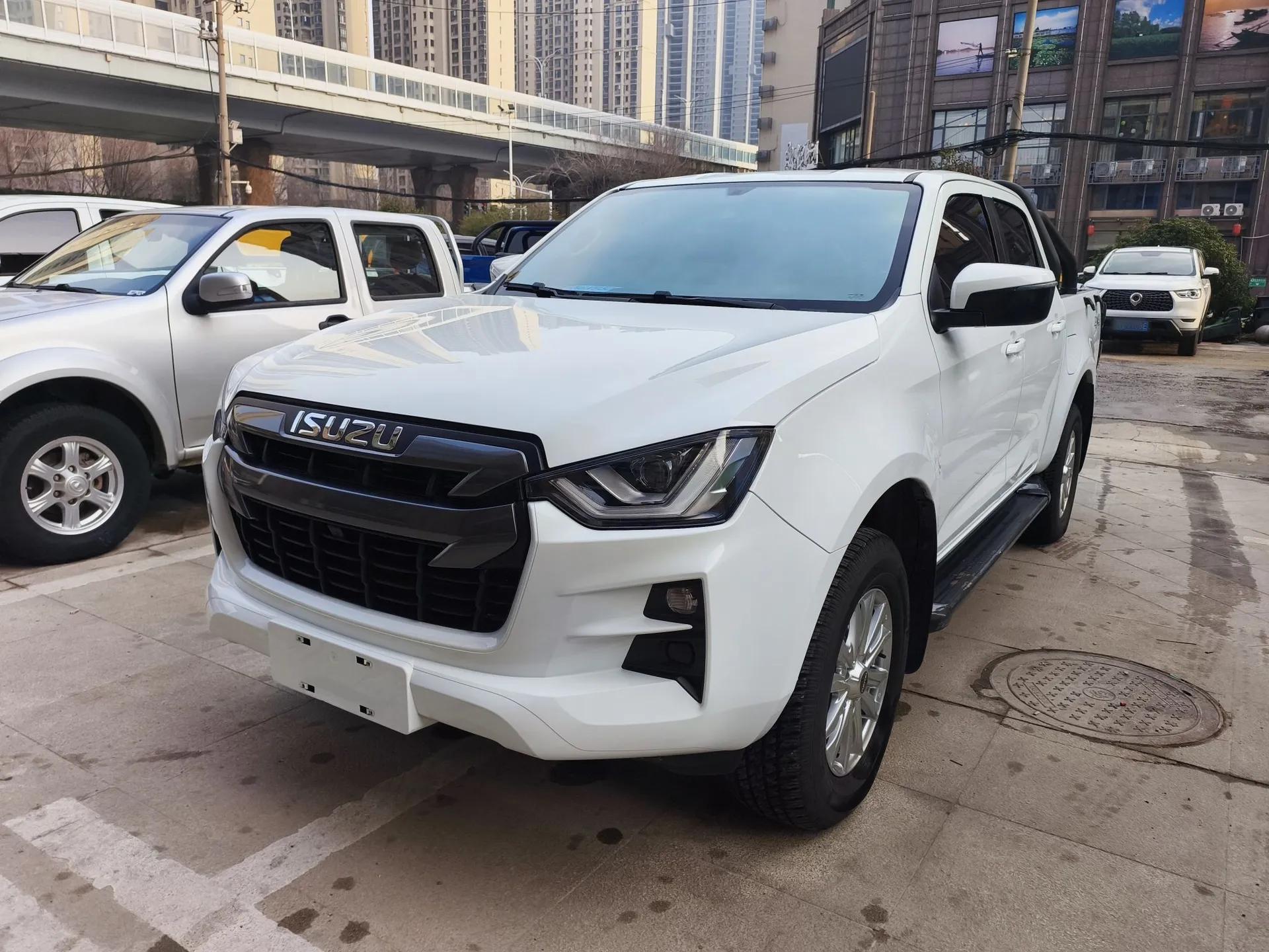 Isuzu D-MAX 2023 2.5T Automatic Two-Wheel Drive Diesel Standard Wheelbase Lingdong Edition — миниатюра 1