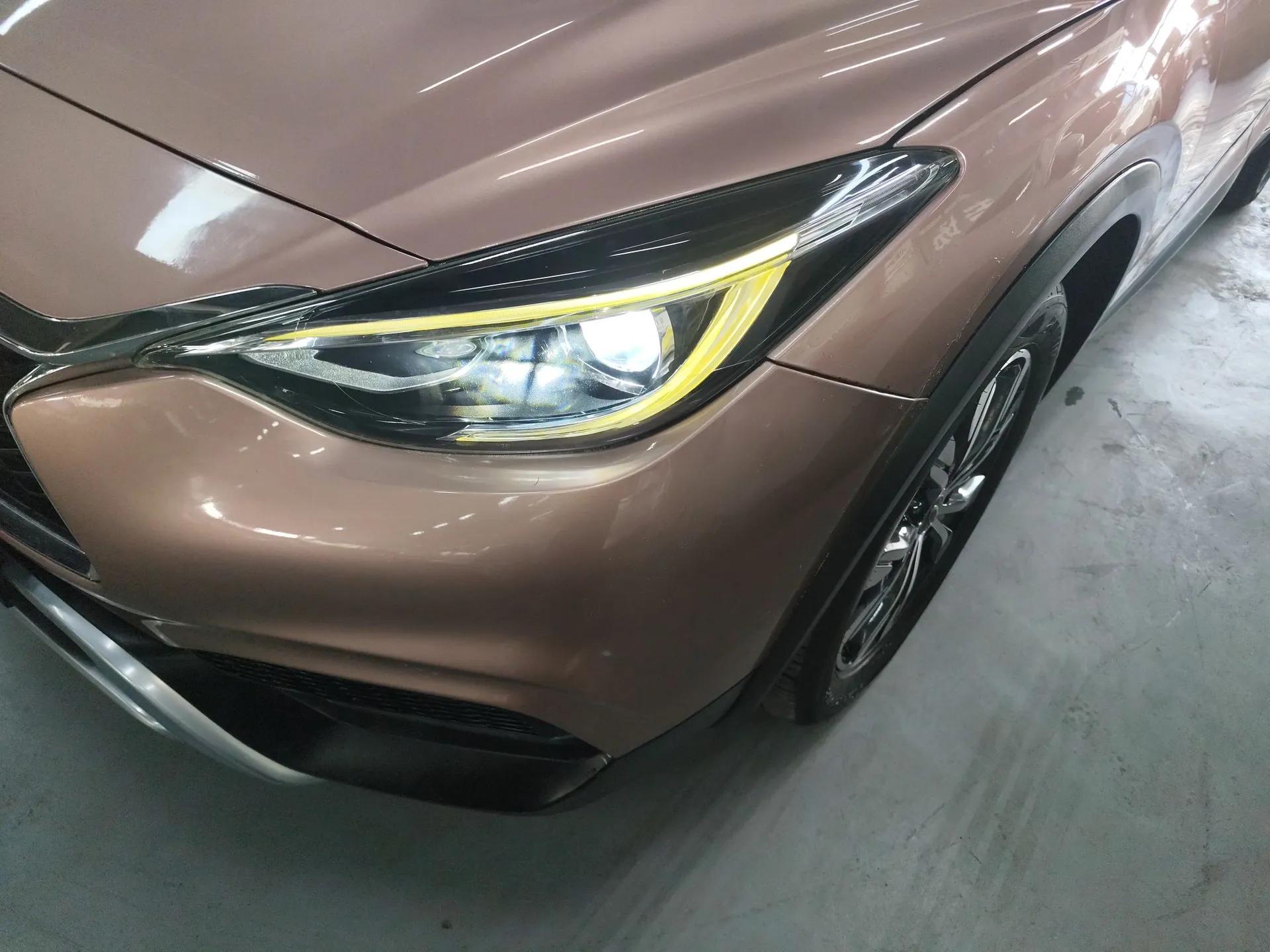 Infiniti QX30 2017 2.0T Four-Wheel Drive Sport Edition — миниатюра 2