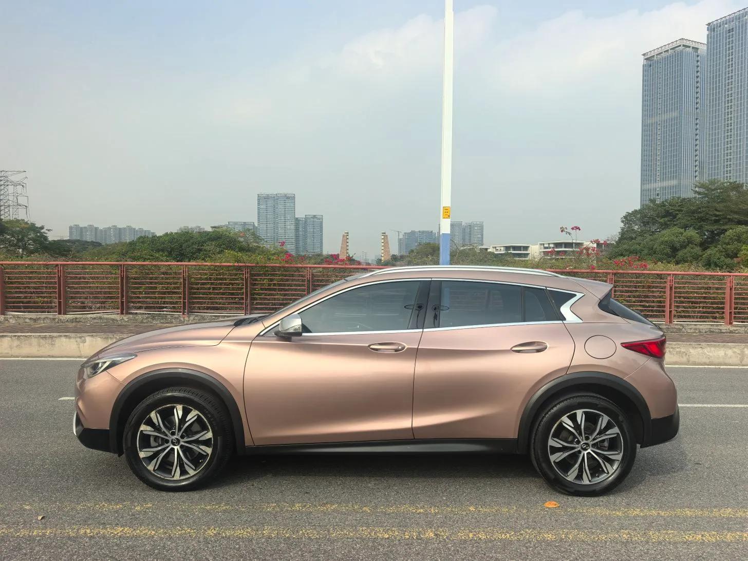 Infiniti QX30 2017 2.0T Four-Wheel Drive Sport Edition — миниатюра 14