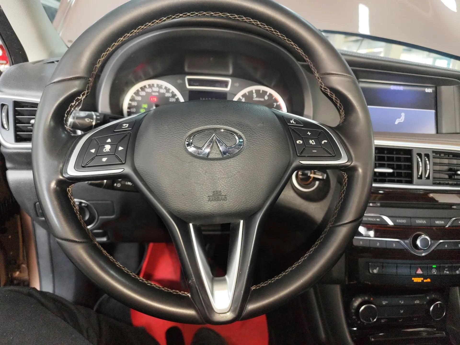 Infiniti QX30 2017 2.0T Four-Wheel Drive Sport Edition — миниатюра 15