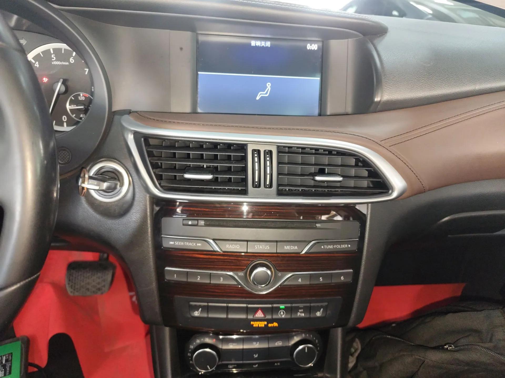 Infiniti QX30 2017 2.0T Four-Wheel Drive Sport Edition — миниатюра 17