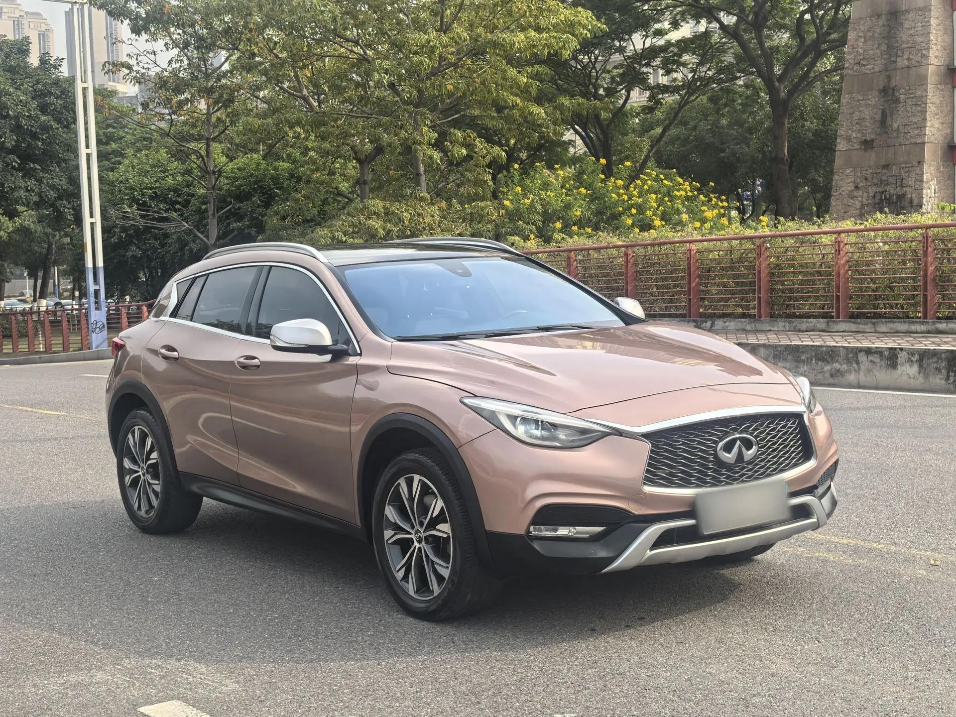 Infiniti QX30 2017 2.0T Four-Wheel Drive Sport Edition — миниатюра 3