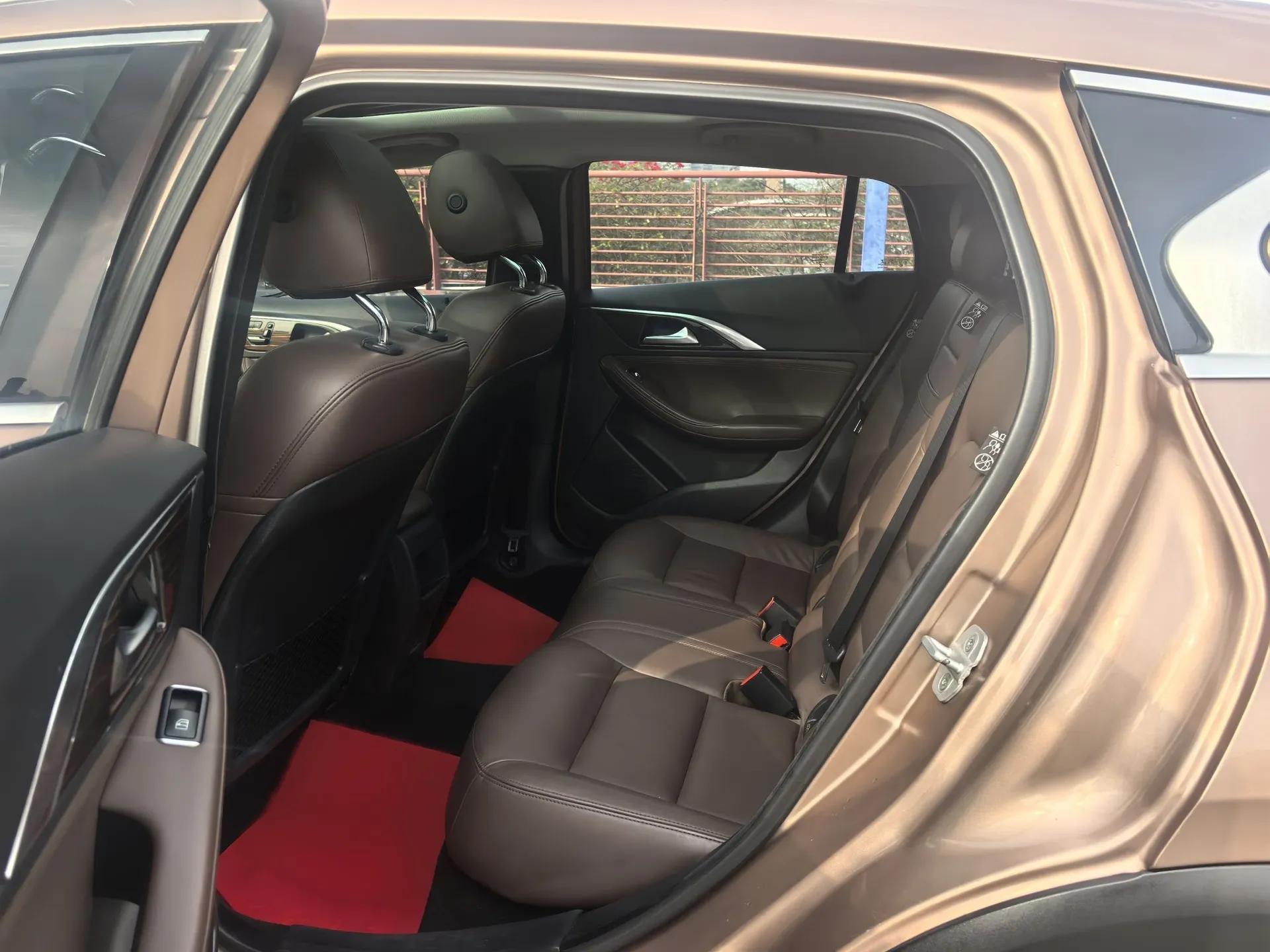 Infiniti QX30 2017 2.0T Four-Wheel Drive Sport Edition — миниатюра 23