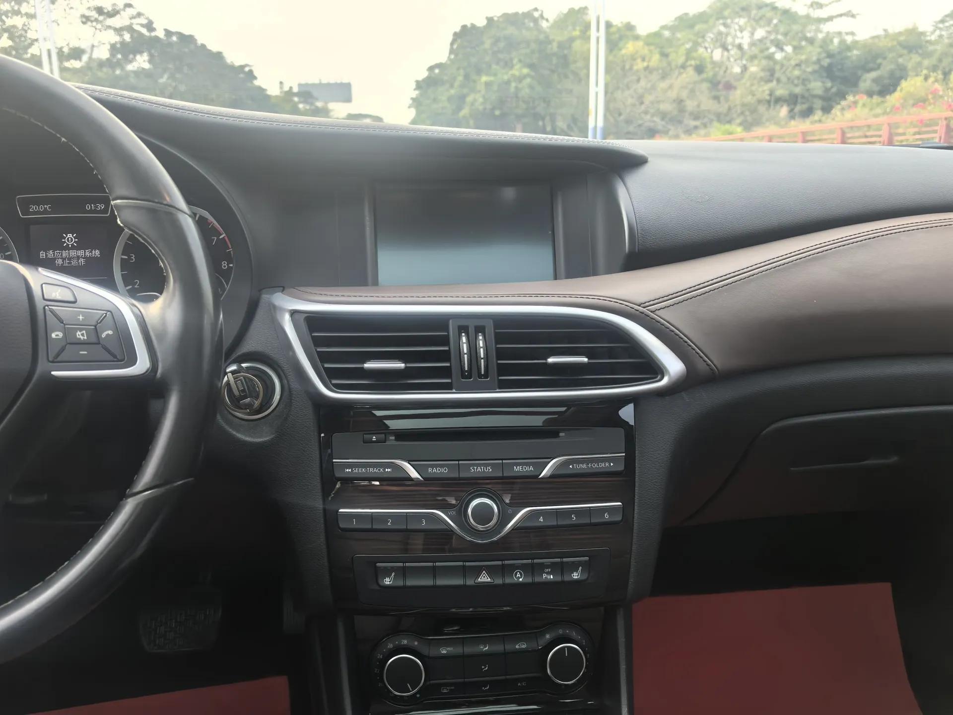 Infiniti QX30 2017 2.0T Four-Wheel Drive Sport Edition — миниатюра 30