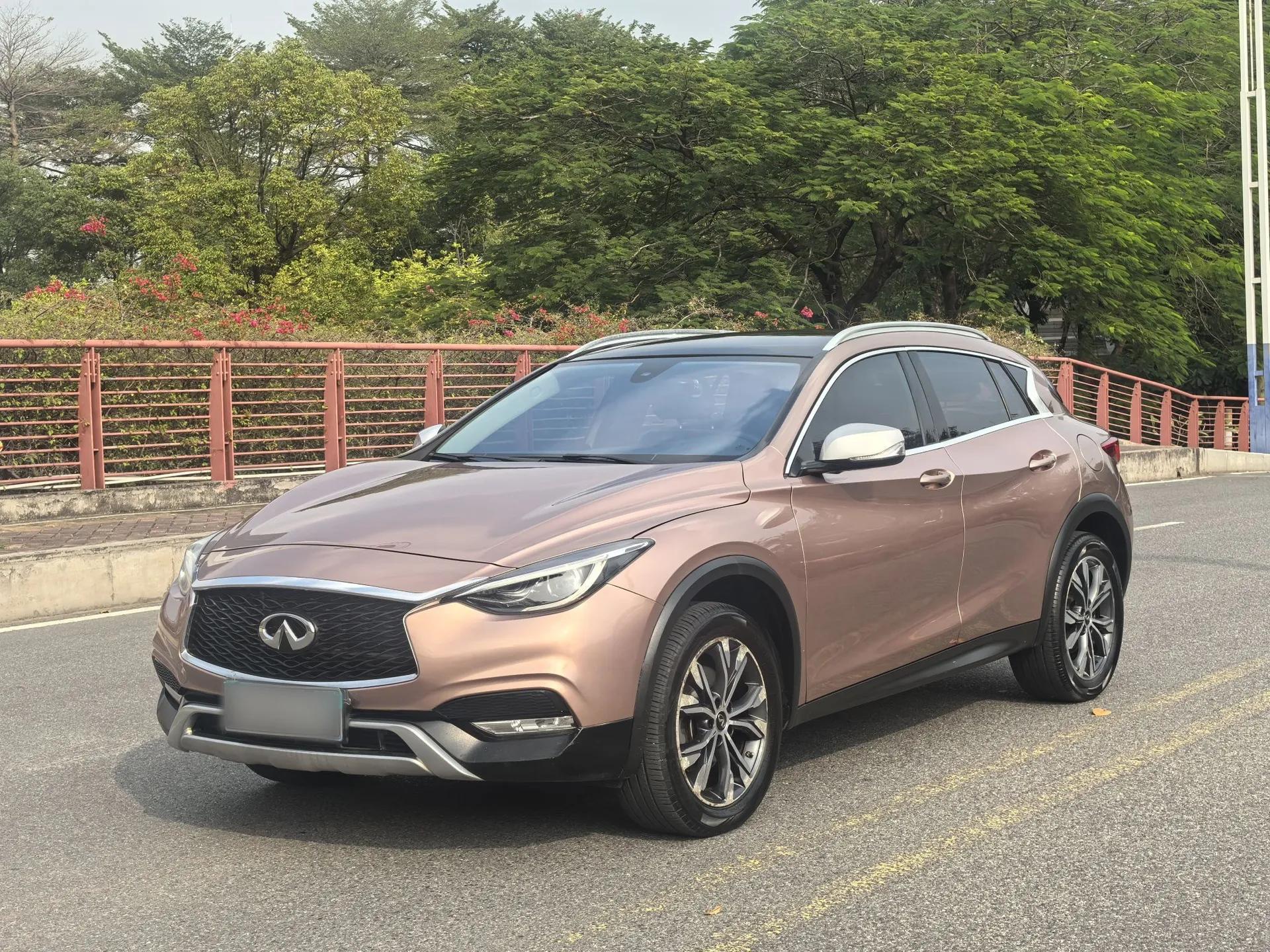 Infiniti QX30 2017 2.0T Four-Wheel Drive Sport Edition — миниатюра 4