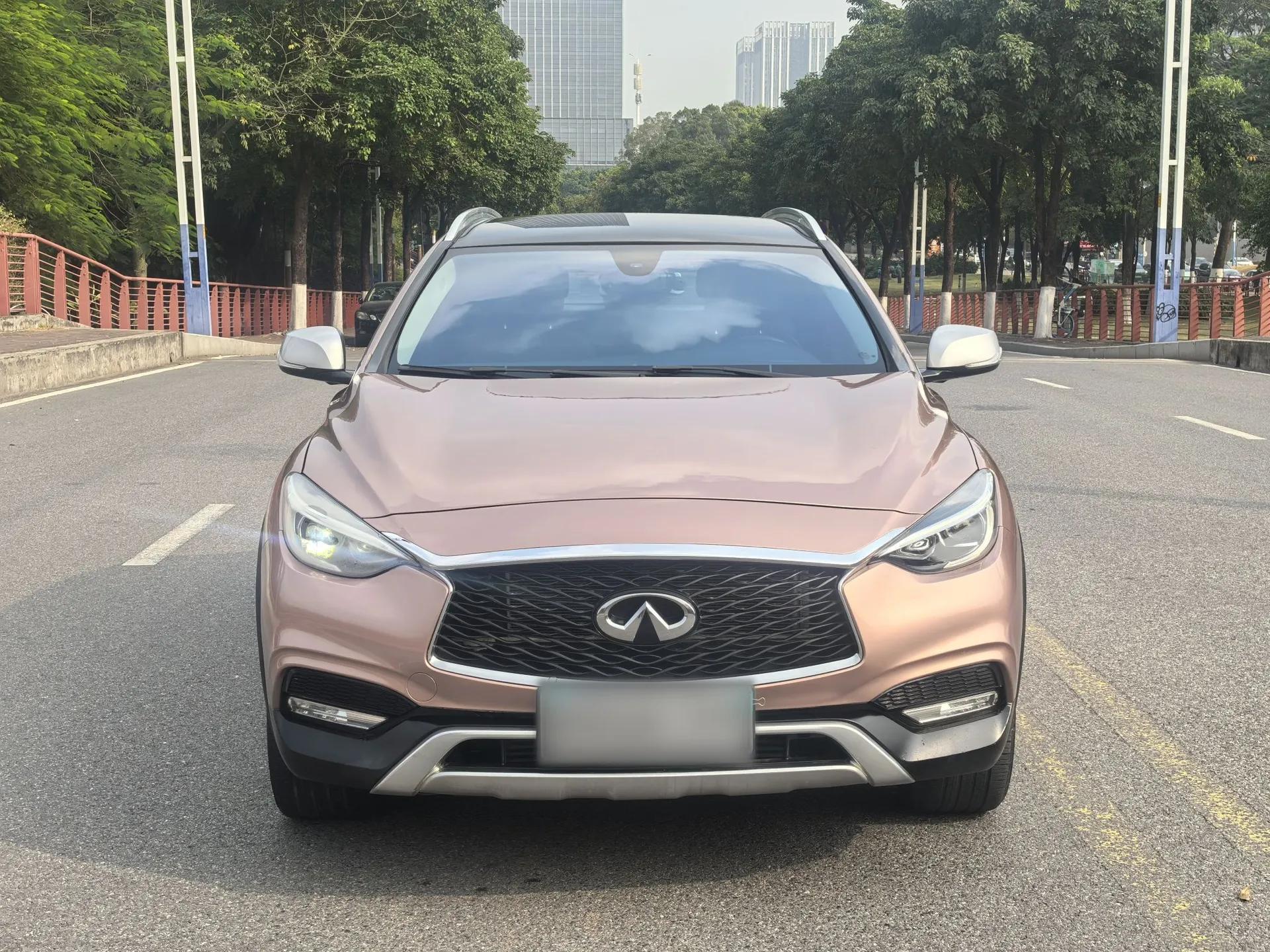 Infiniti QX30 2017 2.0T Four-Wheel Drive Sport Edition — миниатюра 5