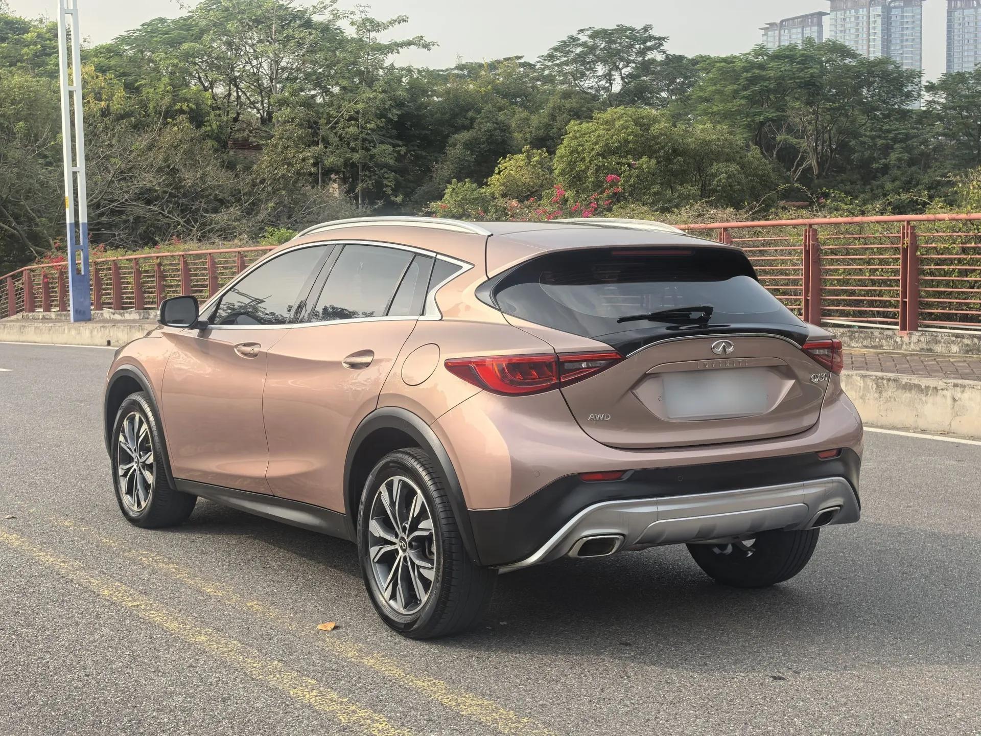 Infiniti QX30 2017 2.0T Four-Wheel Drive Sport Edition — миниатюра 10