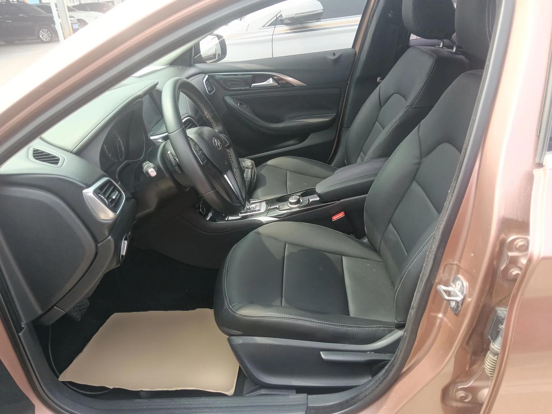 Infiniti QX30 2017 1.6T Two-Wheel Drive Fashion Edition — миниатюра 18