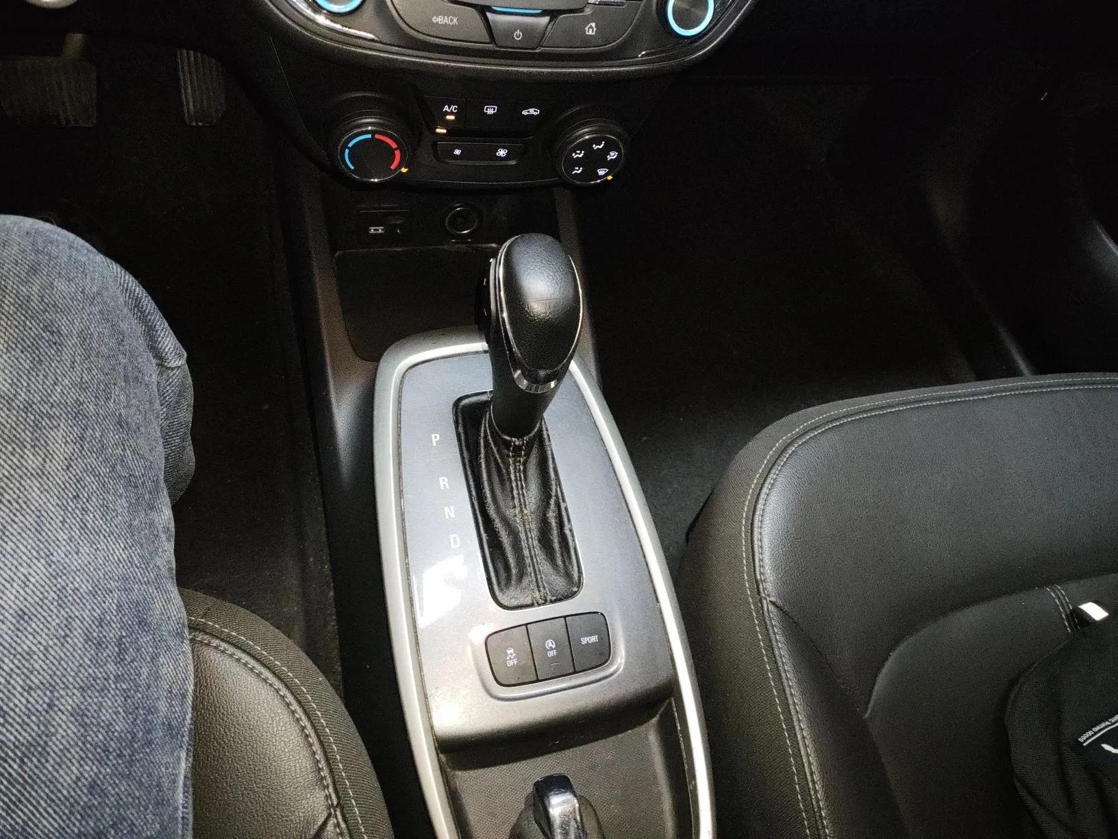Chevrolet Lova RV 2016 1.5L Automatic FunDrive Edition — миниатюра 17