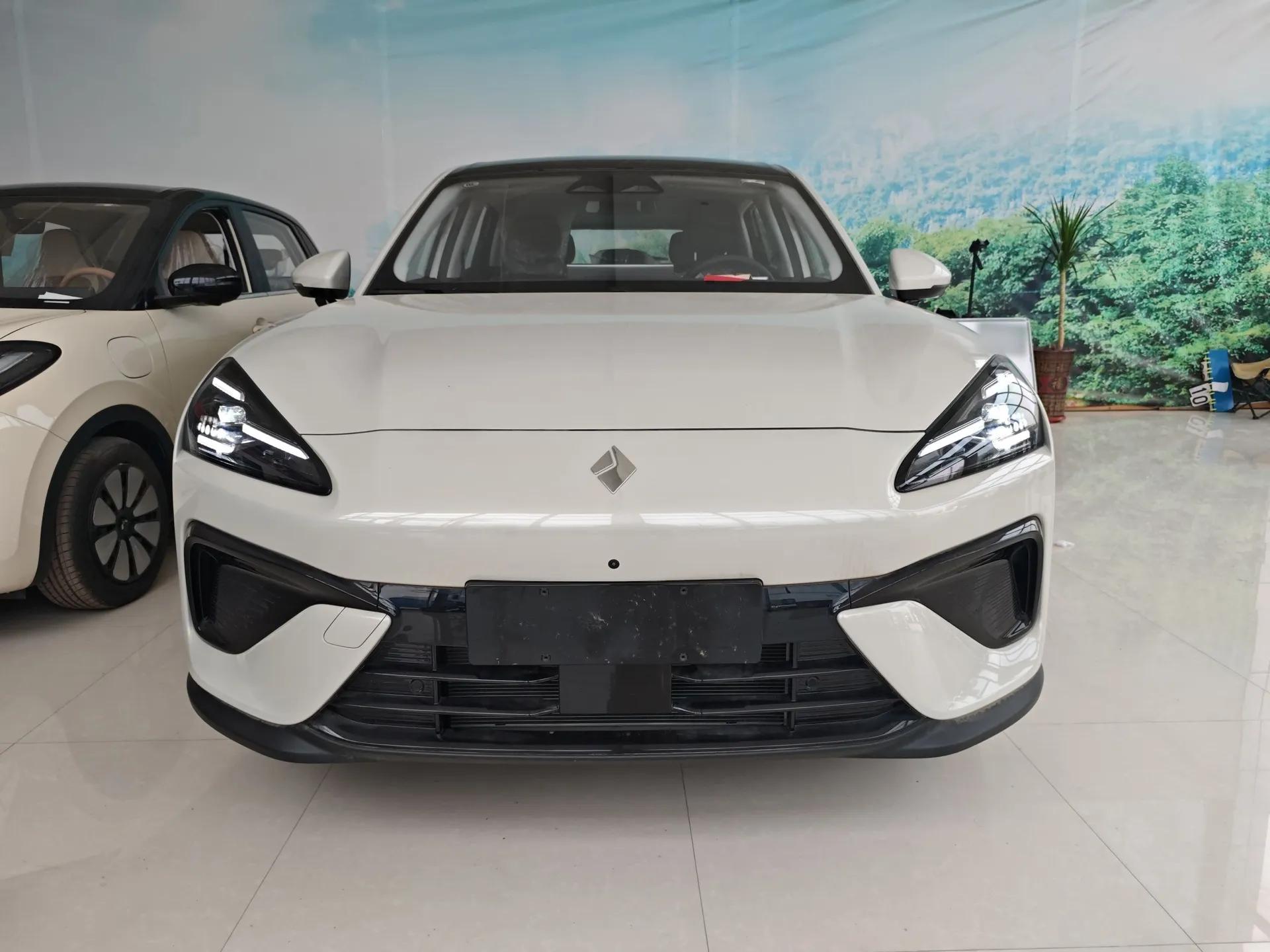 Baojun Yunhai 2024 140km Plug-in Hybrid Version — миниатюра 2