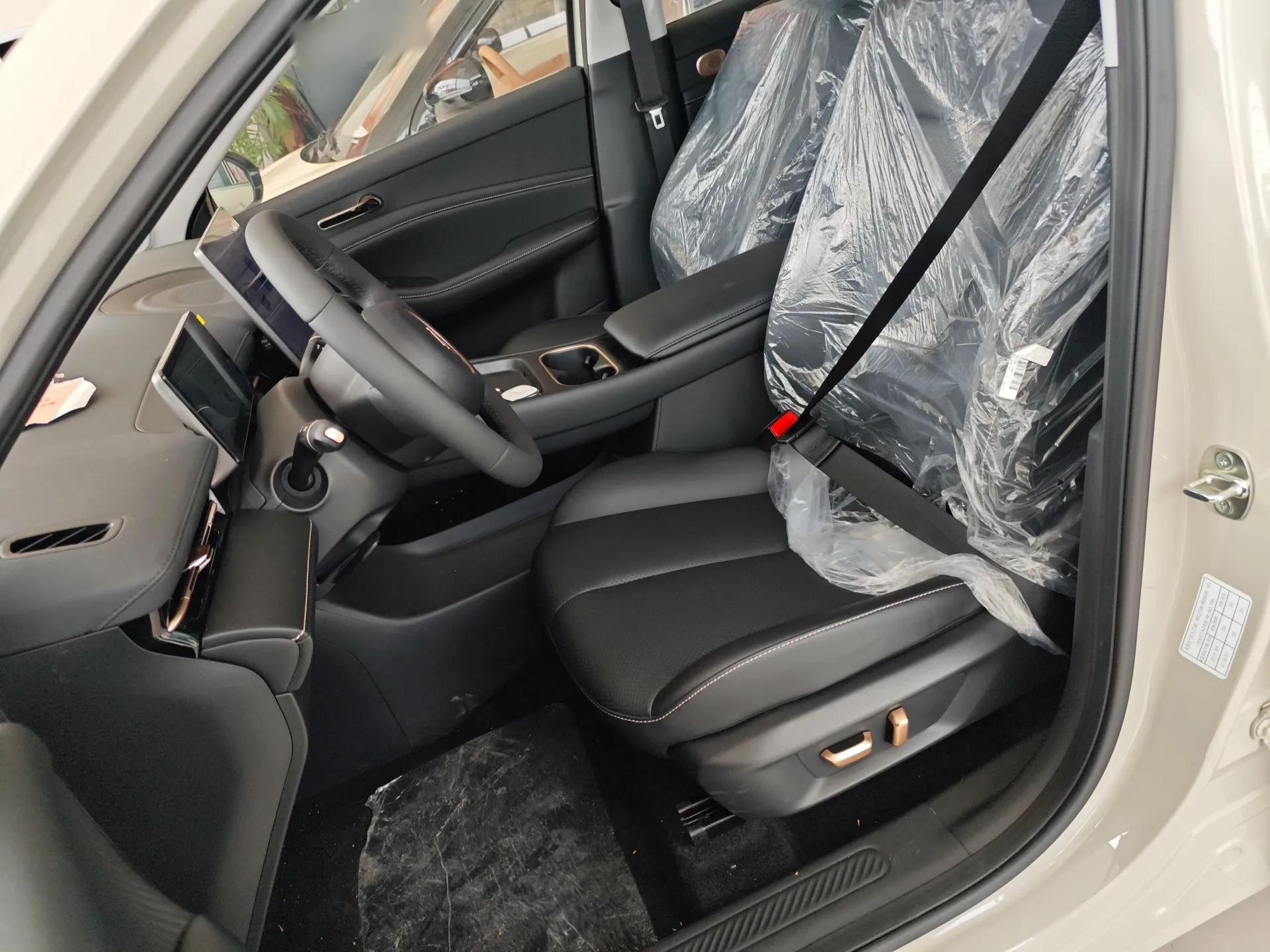 Baojun Yunhai 2024 140km Plug-in Hybrid Version — миниатюра 18