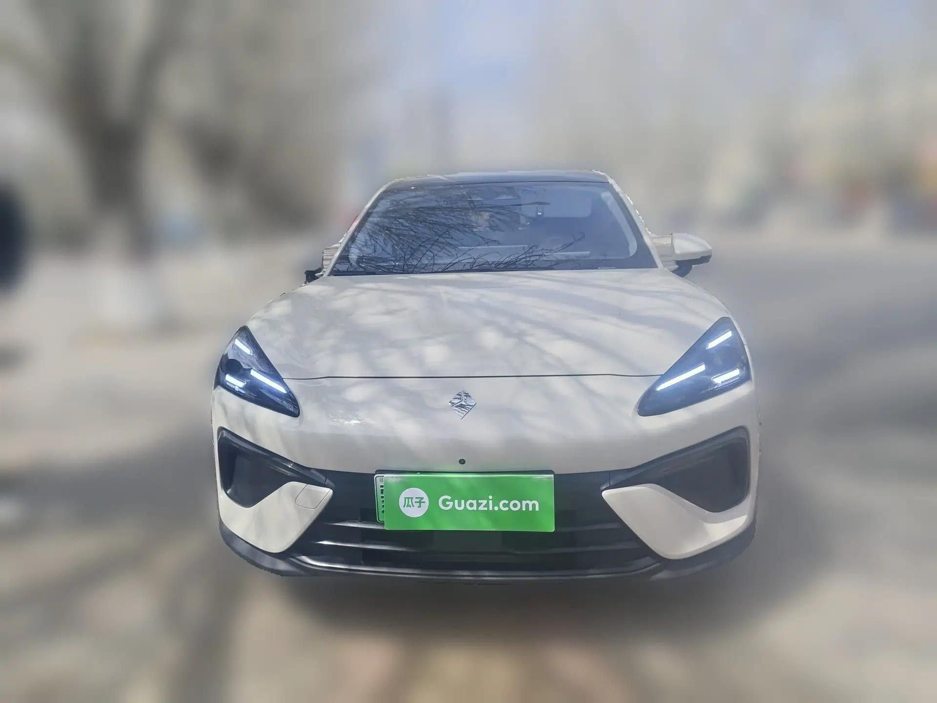 Baojun Yunhai 2024 140km Plug-in Hybrid Version — миниатюра 2