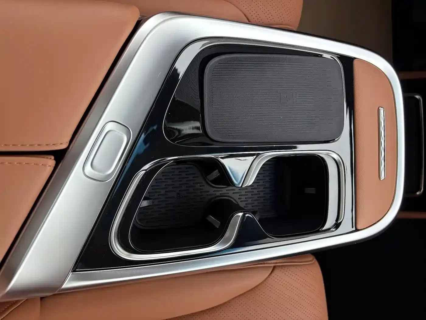 Everyone 9 2024 Super Hybrid Long Range Forest Edition 7-Seater — миниатюра 12