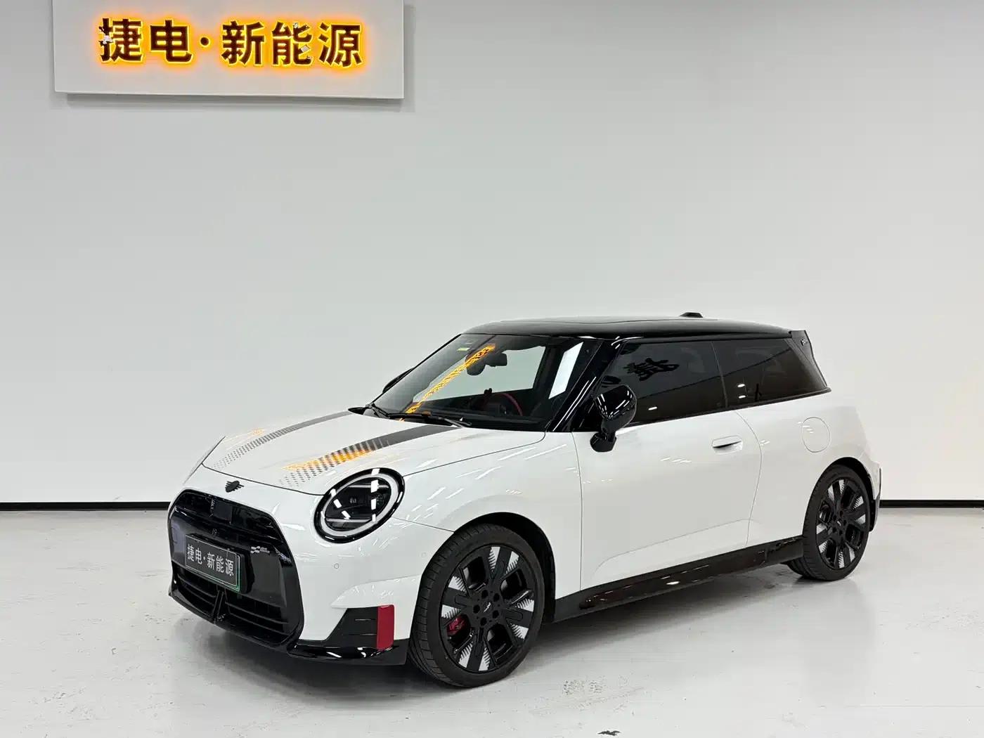 2025 JOHN COOPER WORKS Electric MINI JCW — миниатюра 1
