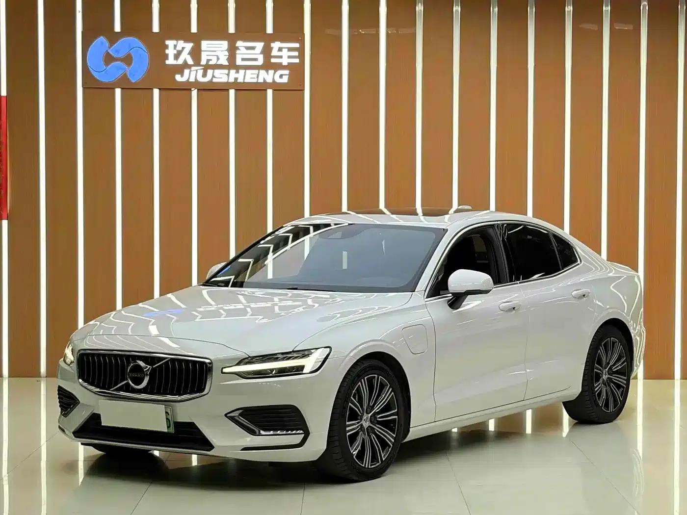 2021 Volvo S60 Plug-in Hybrid T8 E-Drive Hybrid AWD Inscription Luxury Edition — миниатюра 1