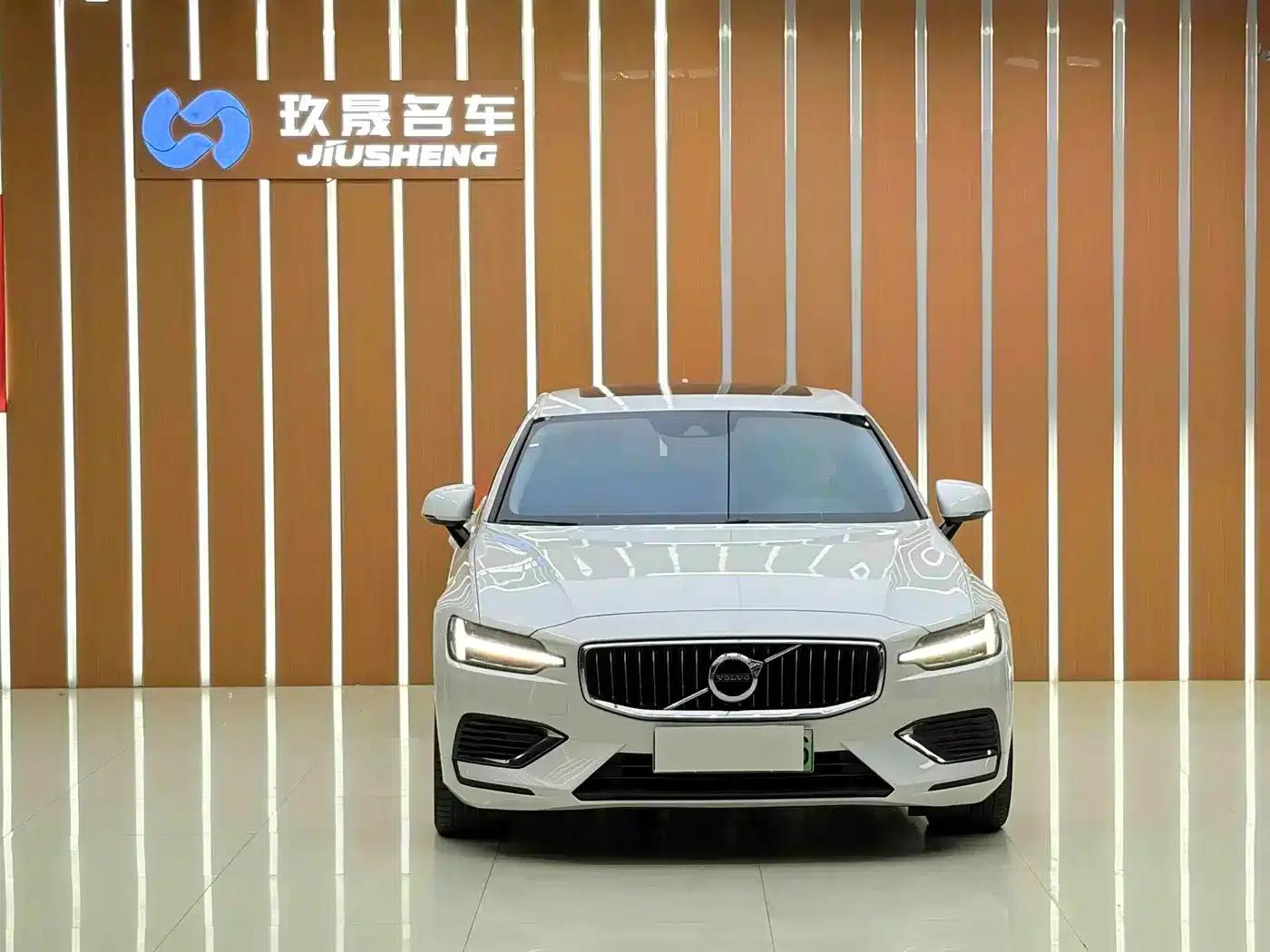 2021 Volvo S60 Plug-in Hybrid T8 E-Drive Hybrid AWD Inscription Luxury Edition — миниатюра 2
