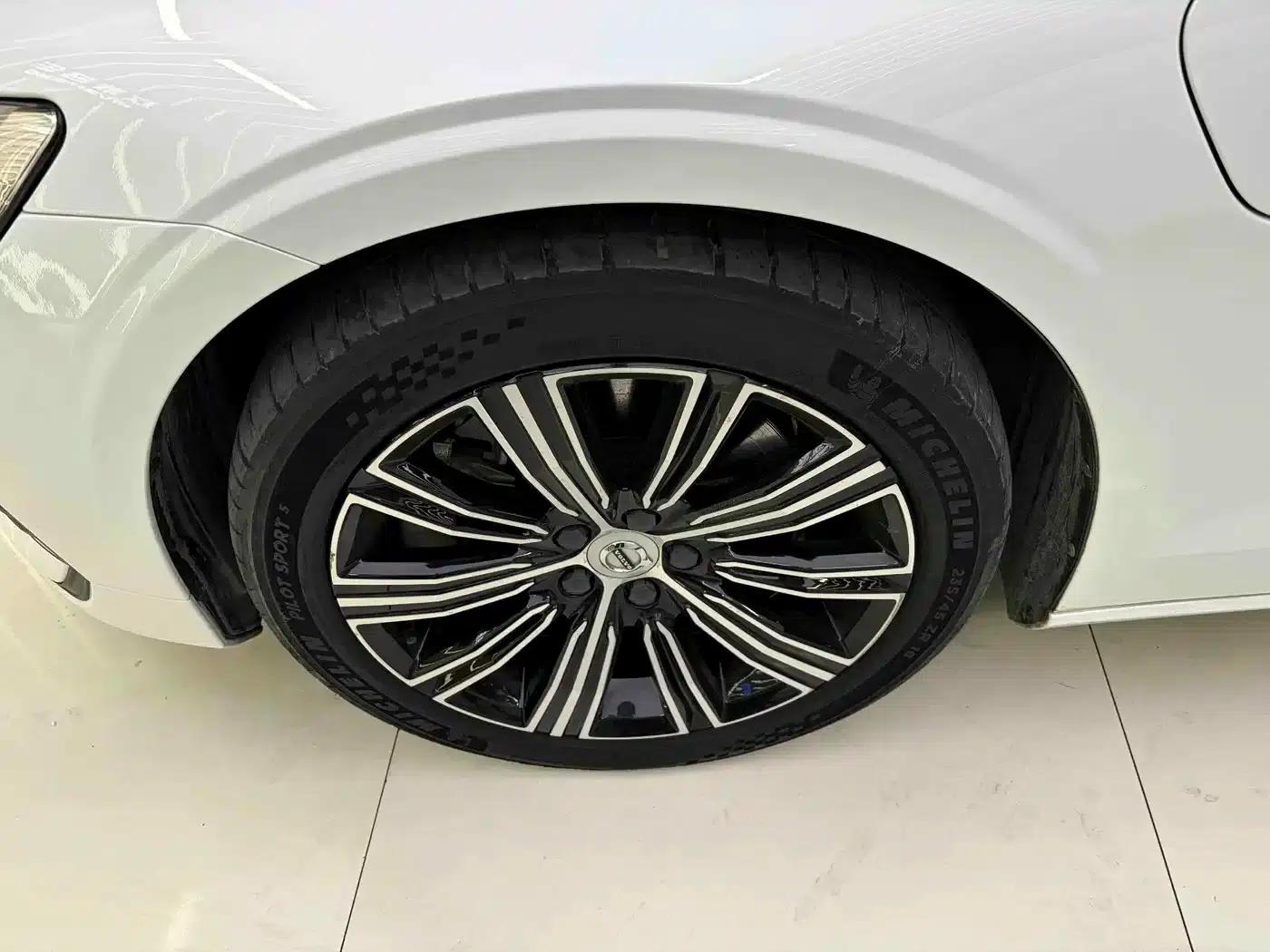 2021 Volvo S60 Plug-in Hybrid T8 E-Drive Hybrid AWD Inscription Luxury Edition — миниатюра 15