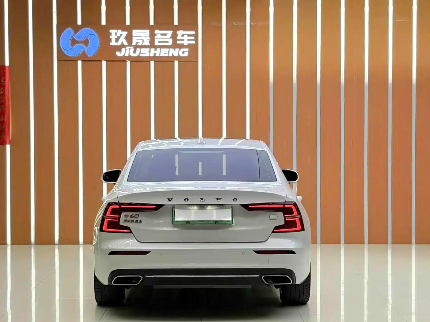 2021 Volvo S60 Plug-in Hybrid T8 E-Drive Hybrid AWD Inscription Luxury Edition — миниатюра 6
