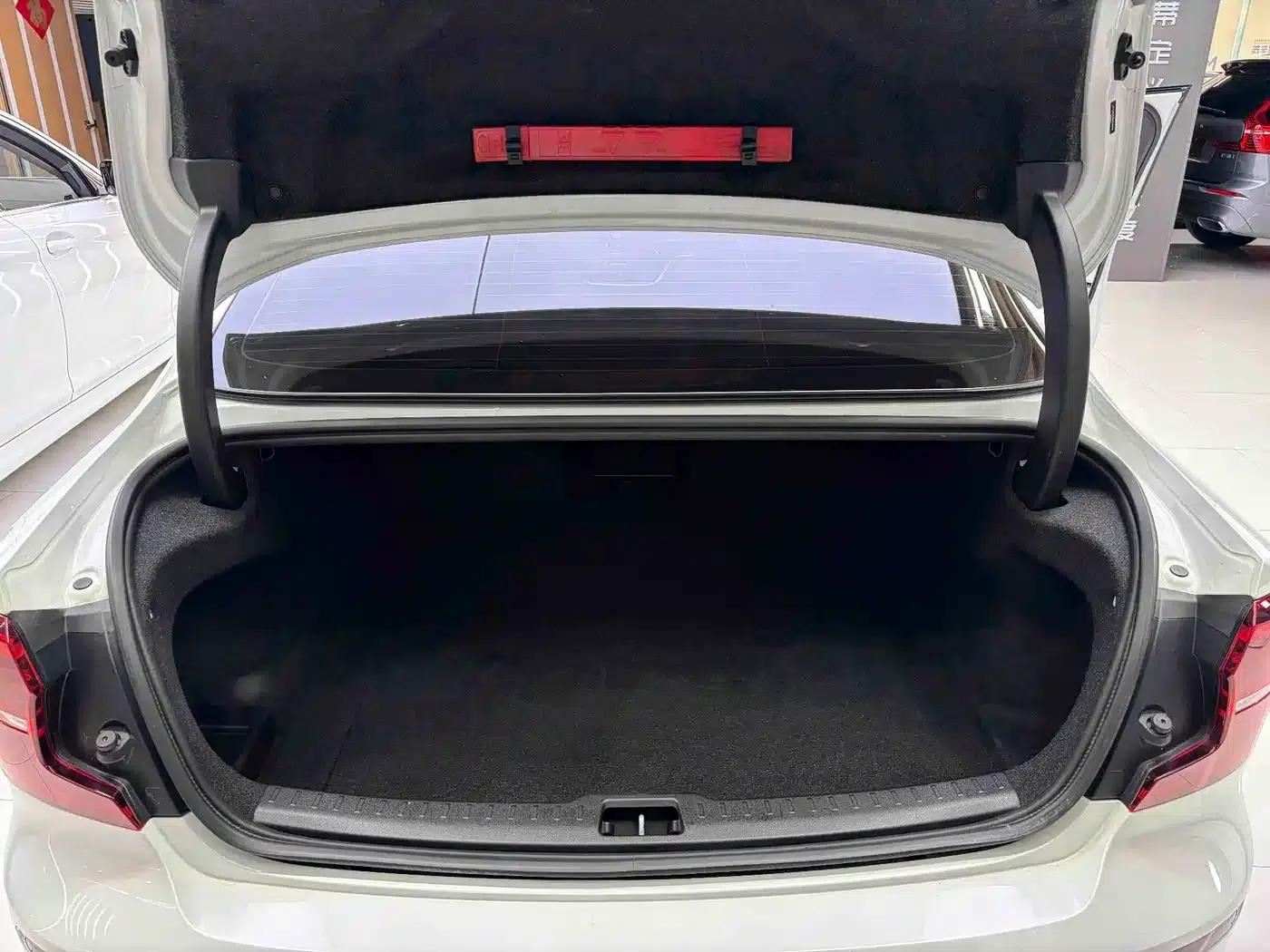2021 Volvo S60 Plug-in Hybrid T8 E-Drive Hybrid AWD Inscription Luxury Edition — миниатюра 8