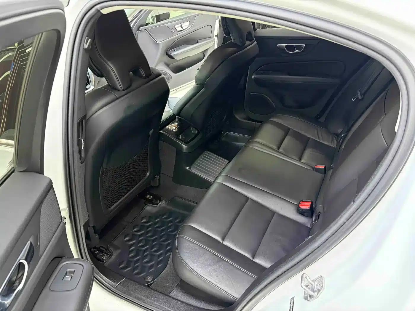 2021 Volvo S60 Plug-in Hybrid T8 E-Drive Hybrid AWD Inscription Luxury Edition — миниатюра 9