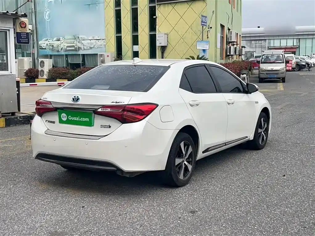 Levin Hybrid E+ 2019 1.8PH GS E-CVT Elite Sunroof Edition — миниатюра 14