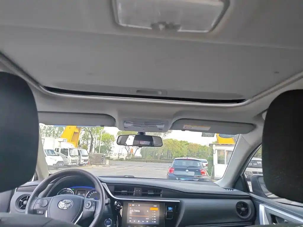 Levin Hybrid E+ 2019 1.8PH GS E-CVT Elite Sunroof Edition — миниатюра 21