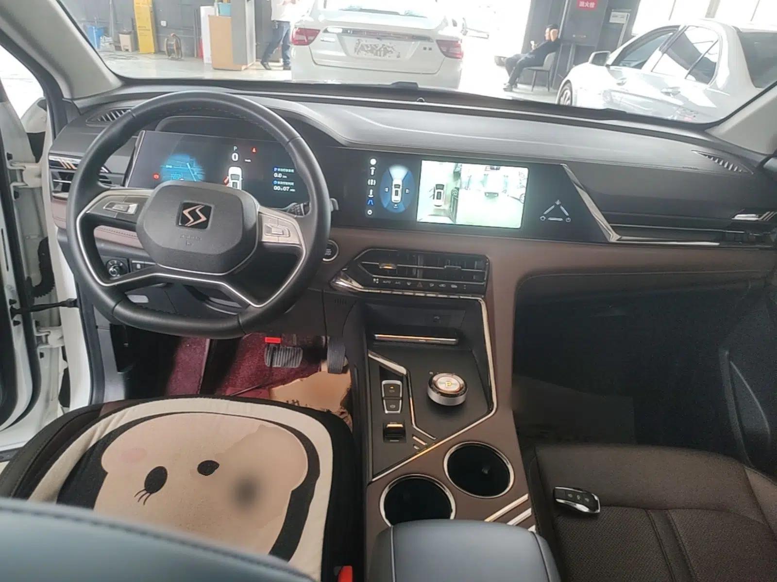 SOL X8 PLUS 2023 1.5 TGDI DCT Smart Edition 7-Seater — миниатюра 13