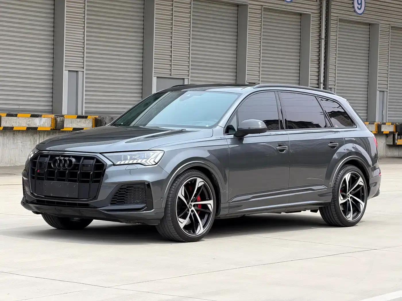 Audi SQ7 2024 4.0 TFSI Dark Knight Edition — миниатюра 1