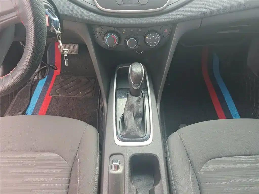 Chevrolet Cruze 2019 320 Automatic Sunroof Edition — миниатюра 13