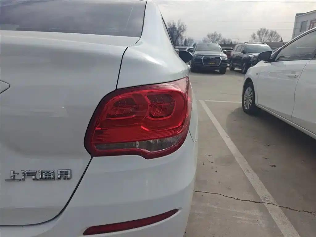 Chevrolet Cruze 2019 320 Automatic Sunroof Edition — миниатюра 7