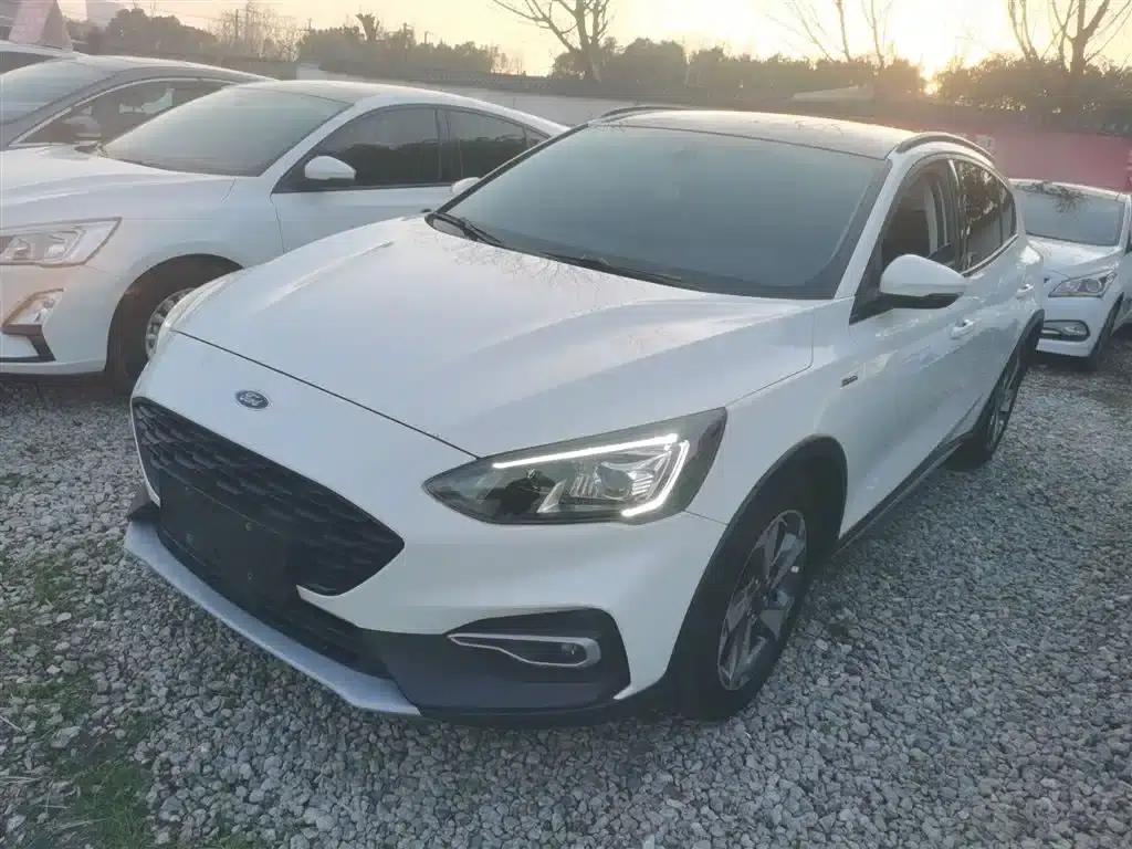 Ford Focus Active 2020 EcoBoost 180 Automatic Trend Edition — миниатюра 1