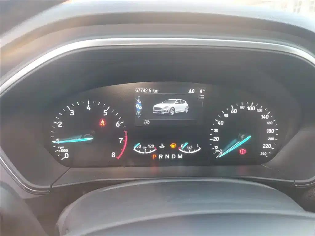 Ford Focus Active 2020 EcoBoost 180 Automatic Trend Edition — миниатюра 4