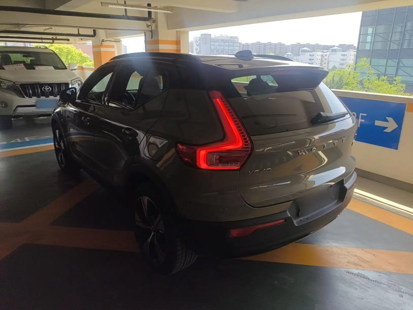 Volvo XC40 New Energy 2022 Long-Range Version — миниатюра 4