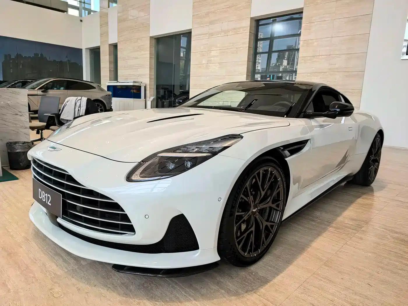 Aston Martin DB12 2025 4.0T V8 Coupe — миниатюра 2