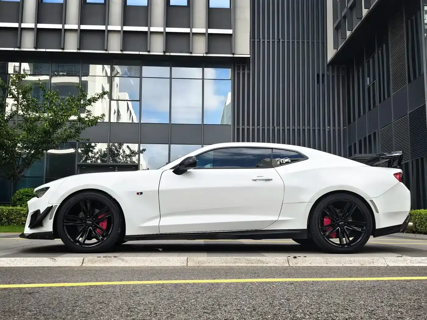 2017 Camaro 2.0T RS — миниатюра 4