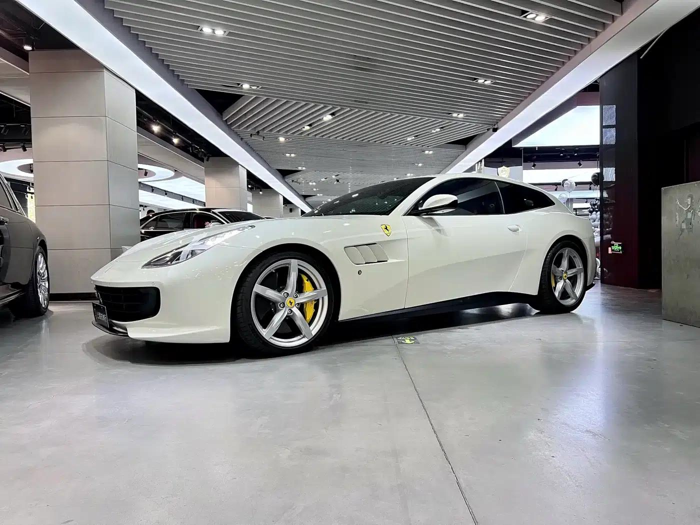 2017 GTC4Lusso 3.9T V8 — миниатюра 1