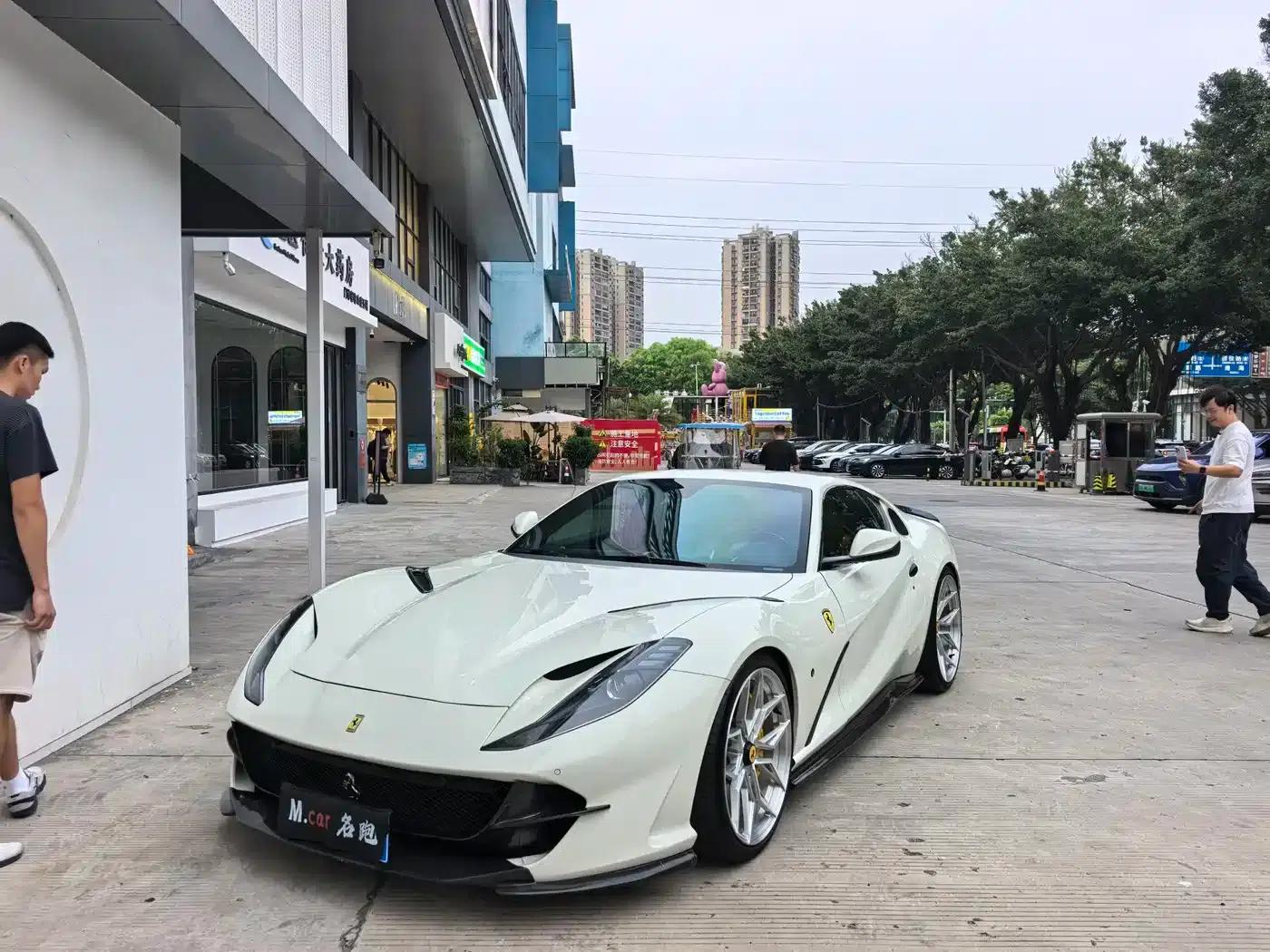 Ferrari 812 2017 6.5L Superfast — миниатюра 1