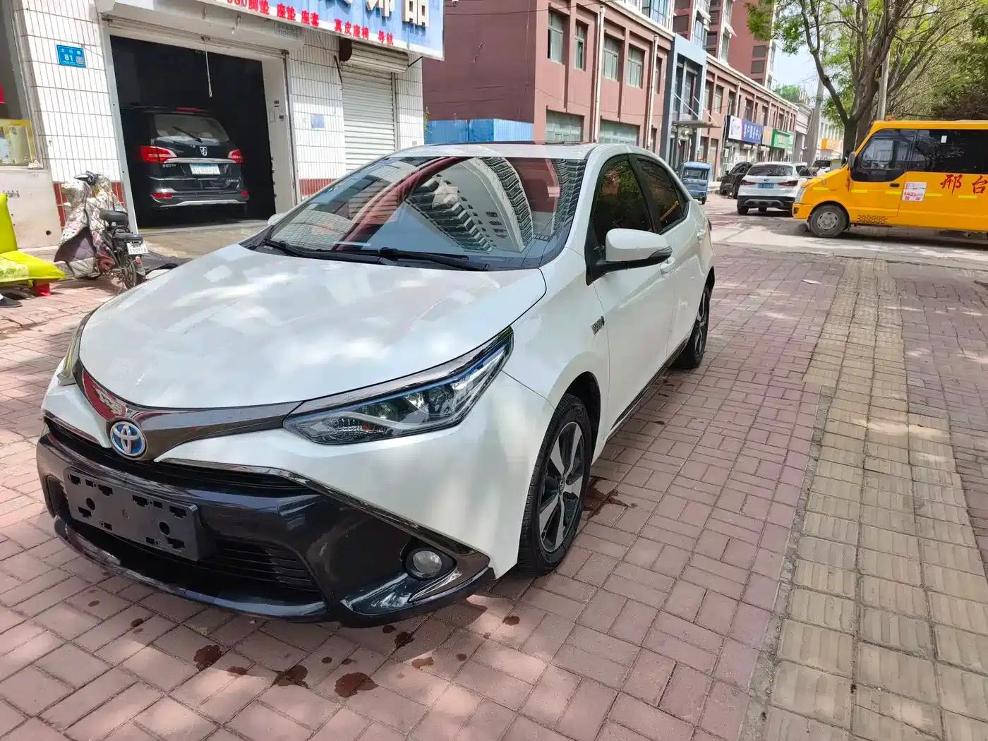 Levin Hybrid E+ 2019 1.8PH GS E-CVT Elite Sunroof Edition — миниатюра 1