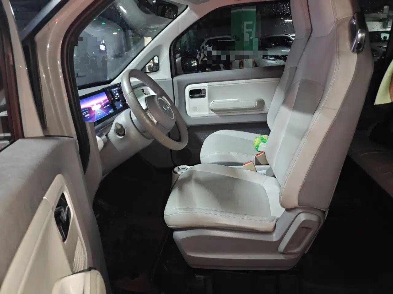 Wuling Air ev 2023 - Four Seats - Advanced Edition — миниатюра 14