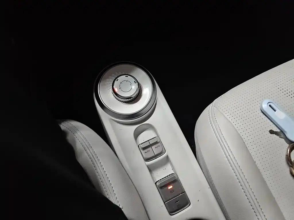 Wuling Air ev Clear Sky 2023 Model, Four-Seat - Advanced Edition — миниатюра 7