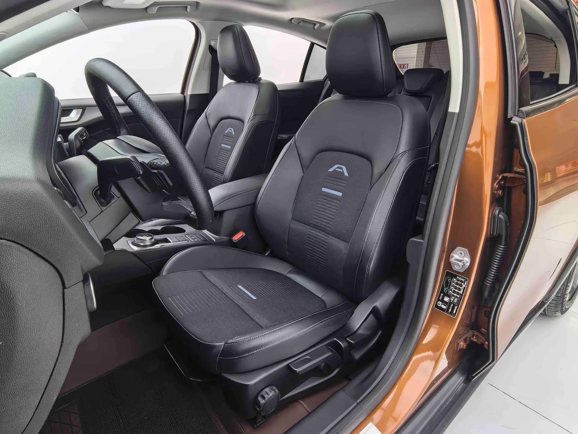 Ford Focus Active 2020 EcoBoost 180 Automatic Trendy Model — миниатюра 15