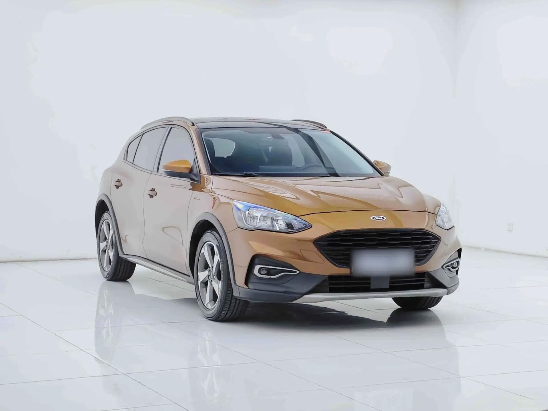 Ford Focus Active 2020 EcoBoost 180 Automatic Trendy Model — миниатюра 3