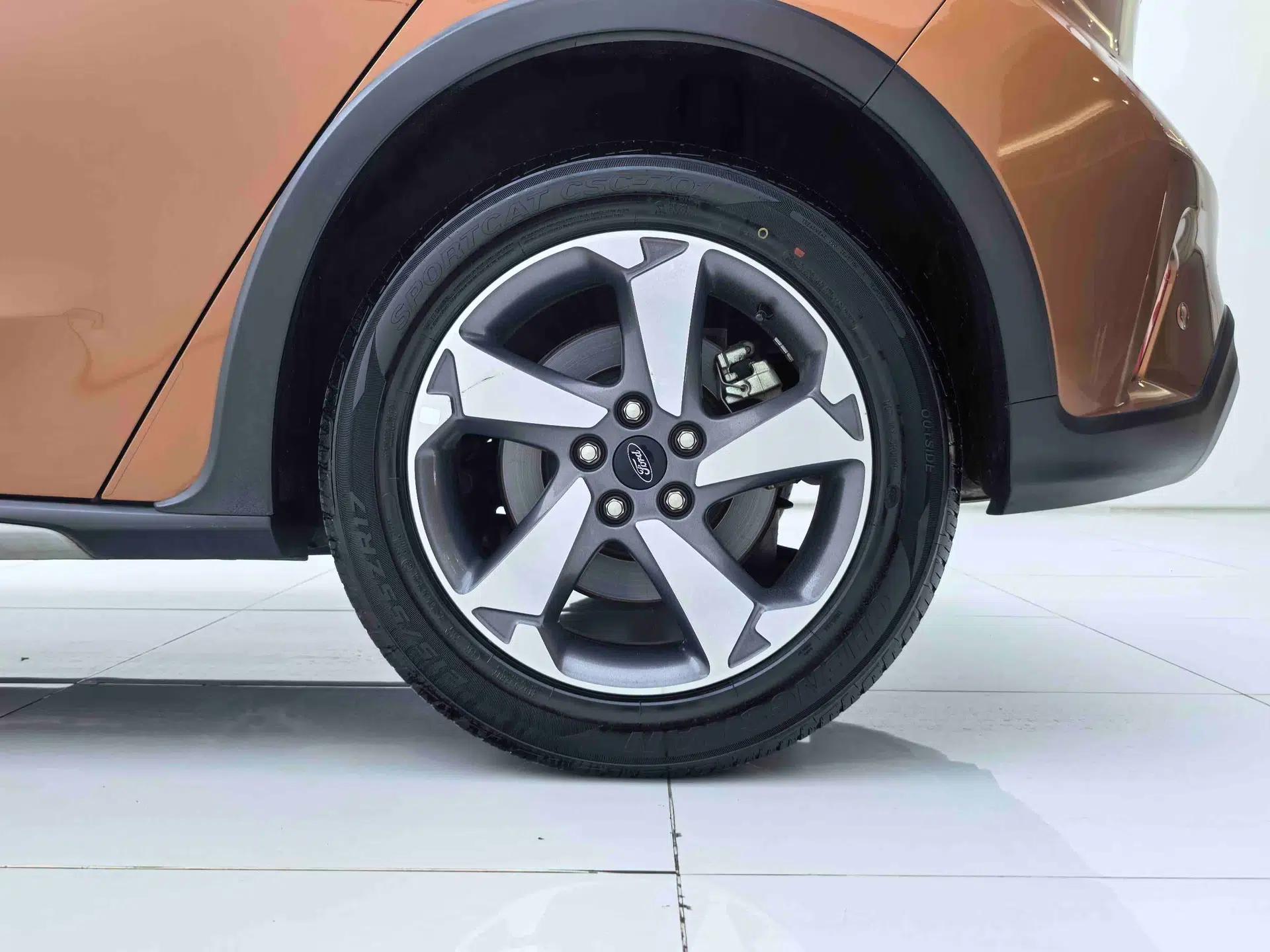 Ford Focus Active 2020 EcoBoost 180 Automatic Trendy Model — миниатюра 8