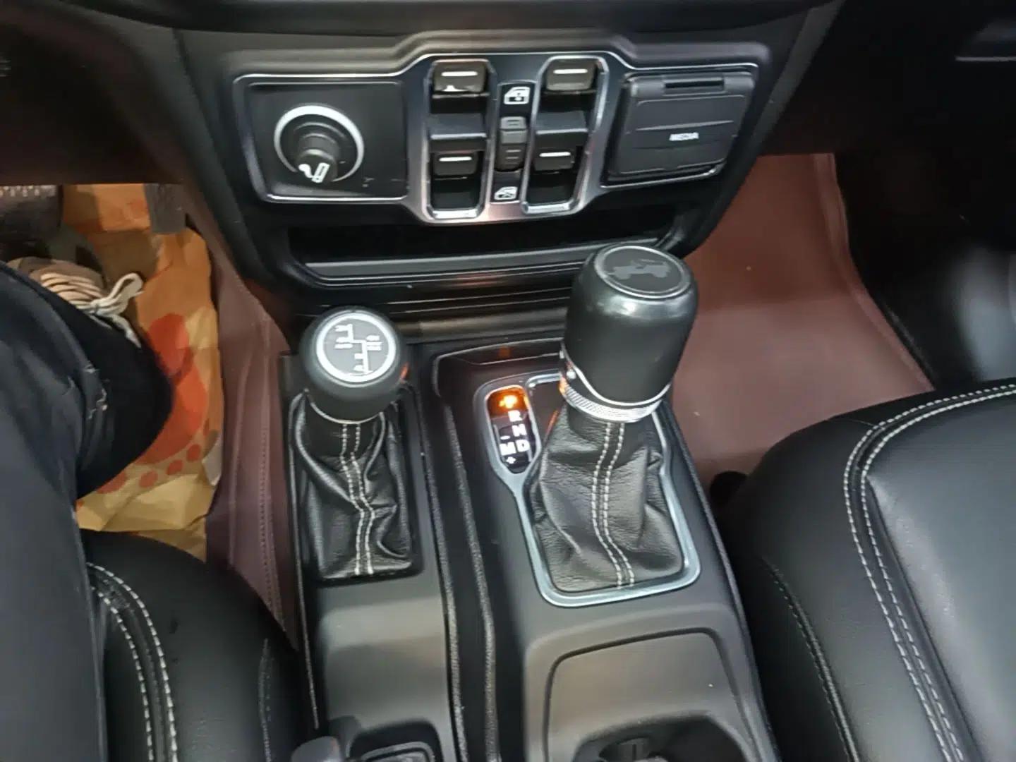 Jeep Wrangler New Energy 2021 Four-Door 2.0T 4xe Sahara First Edition — миниатюра 17