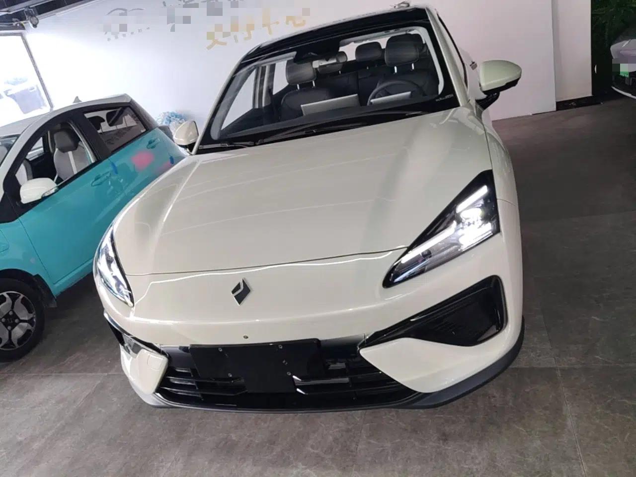 Baojun Yunhai 2026 Model 140km Plug-in Hybrid Standard Edition — миниатюра 2