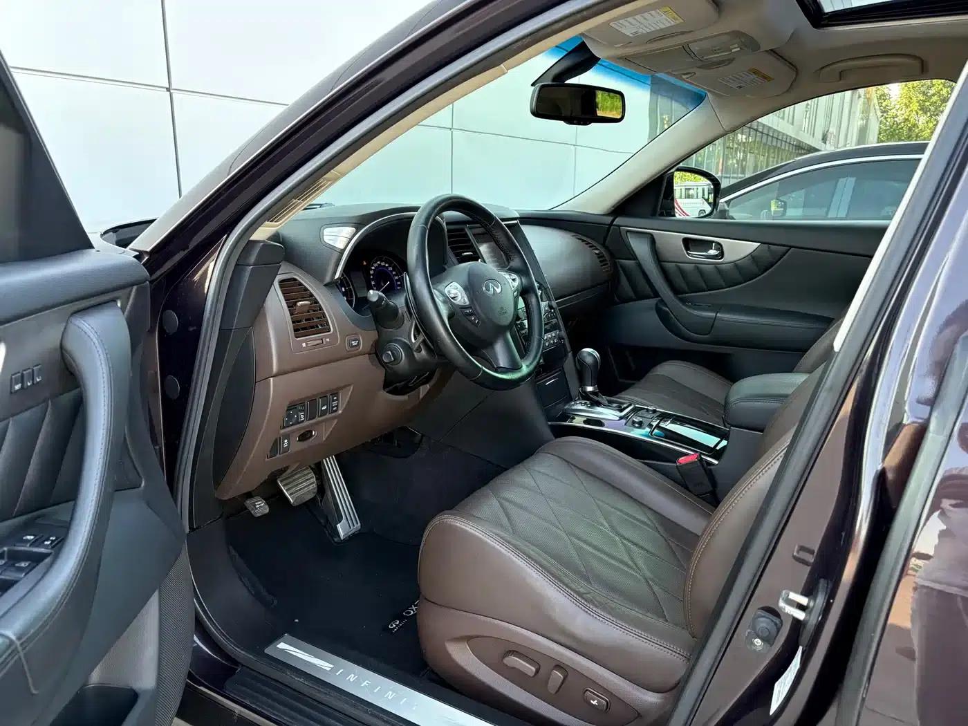 Infiniti QX70 2013 3.7L Super Edition — миниатюра 7