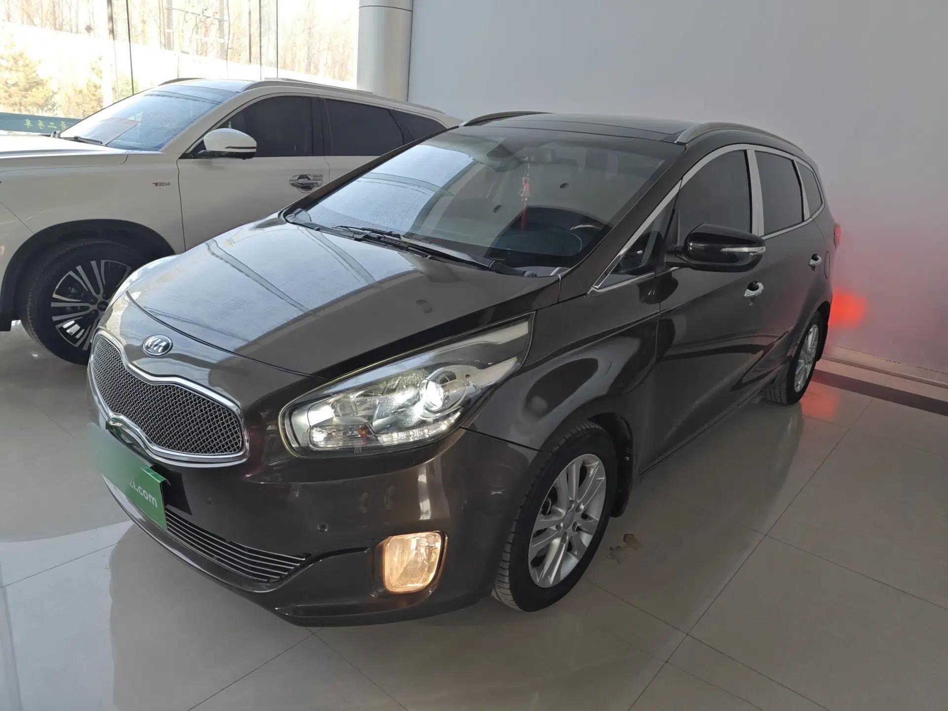 Kia Carens 2013 2.0L 7-Seater Automatic Luxury Version China IV Standard — миниатюра 1
