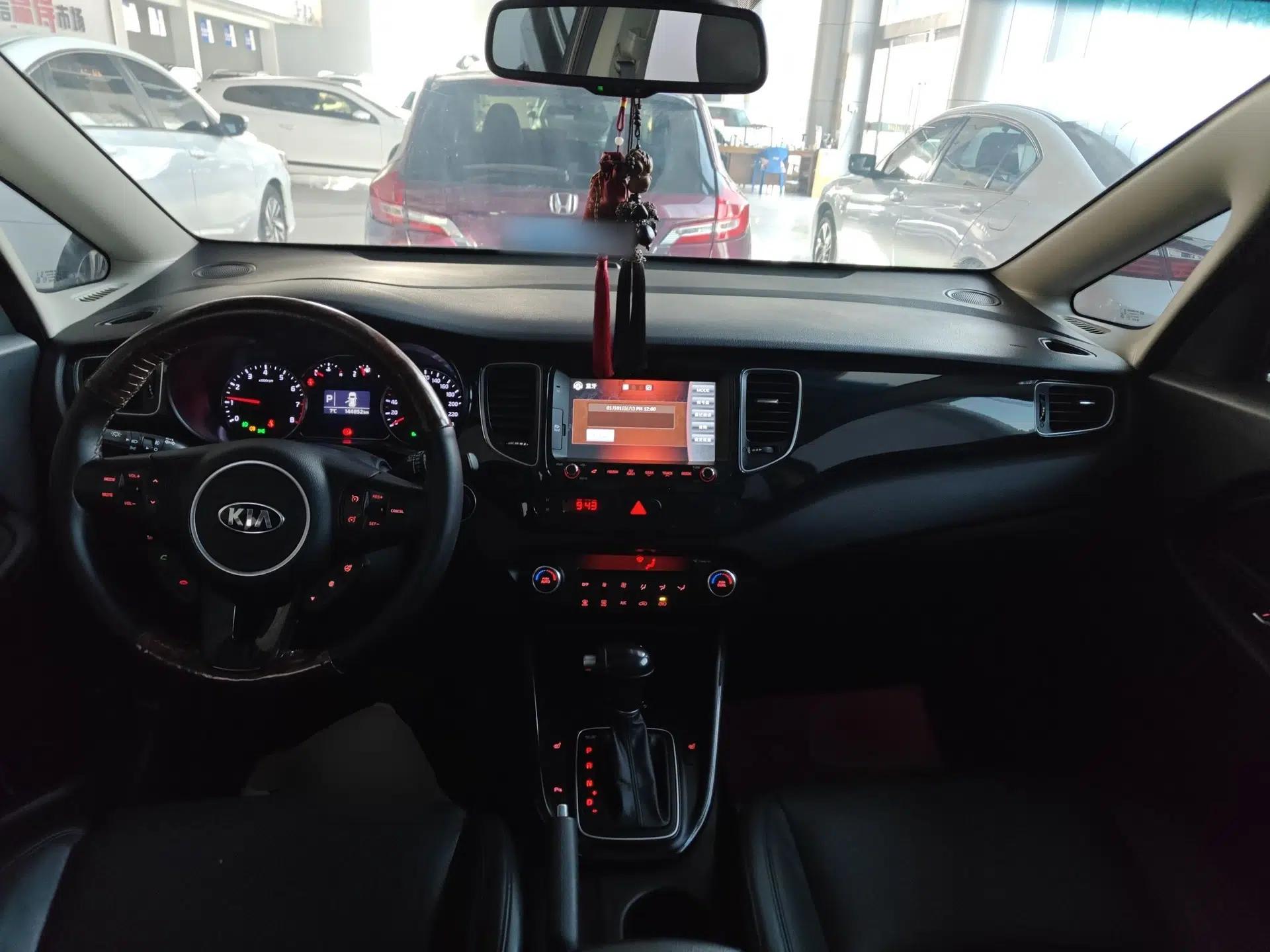Kia Carens 2013 2.0L 7-Seater Automatic Luxury Version China IV Standard — миниатюра 12