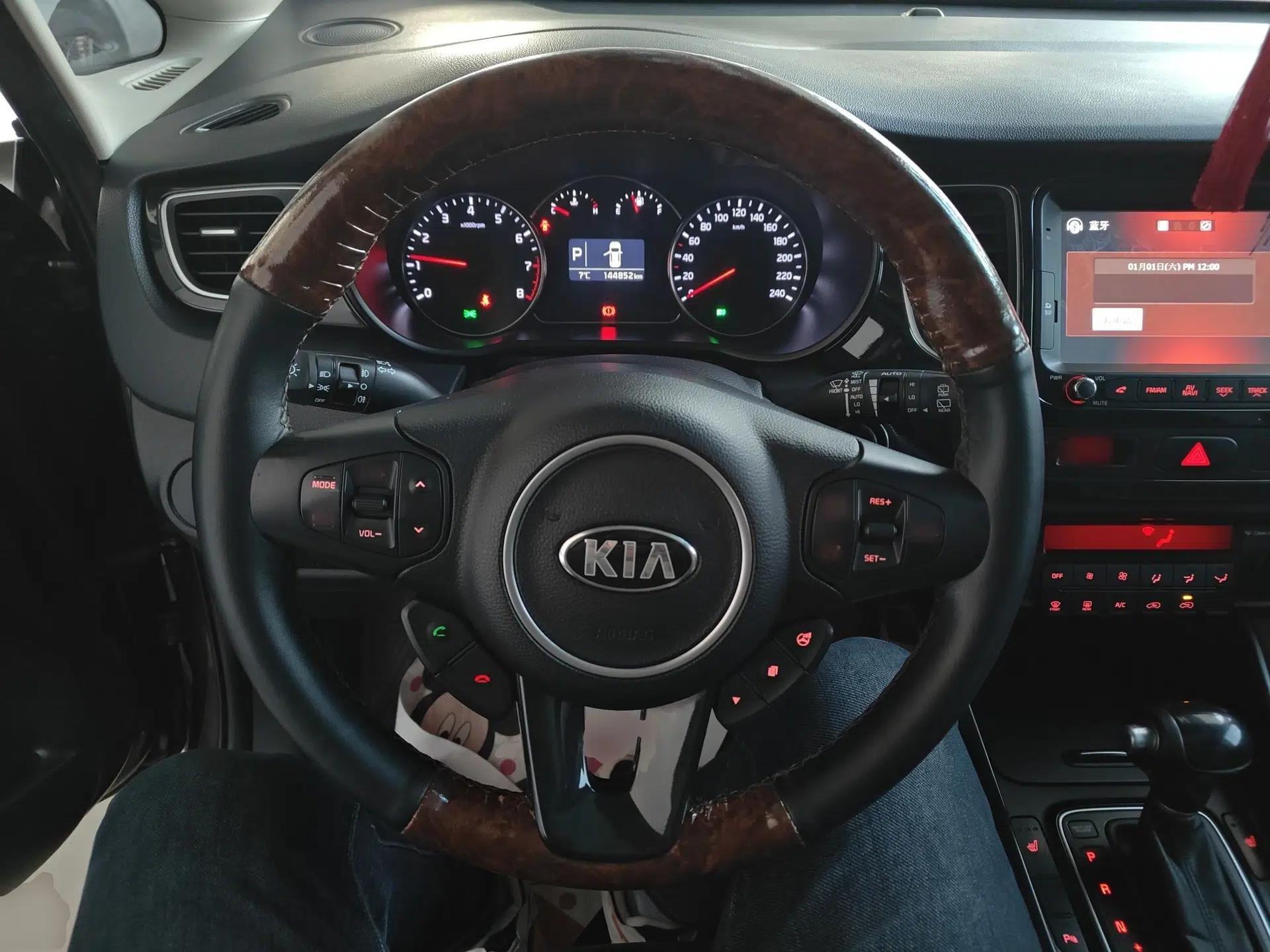 Kia Carens 2013 2.0L 7-Seater Automatic Luxury Version China IV Standard — миниатюра 13